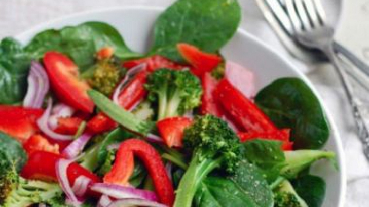 Chiar şi salata îngrasă: Ce ne recomandă medicii