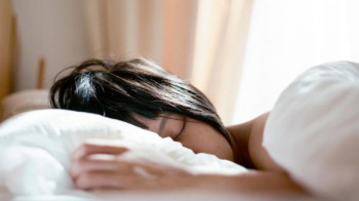 7 obiceiuri sănătoase pe care să le ai înainte de culcare