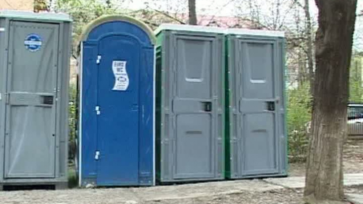 Caz incredibil la Bacău: Trei toalete ecologice la 160.000 de oameni