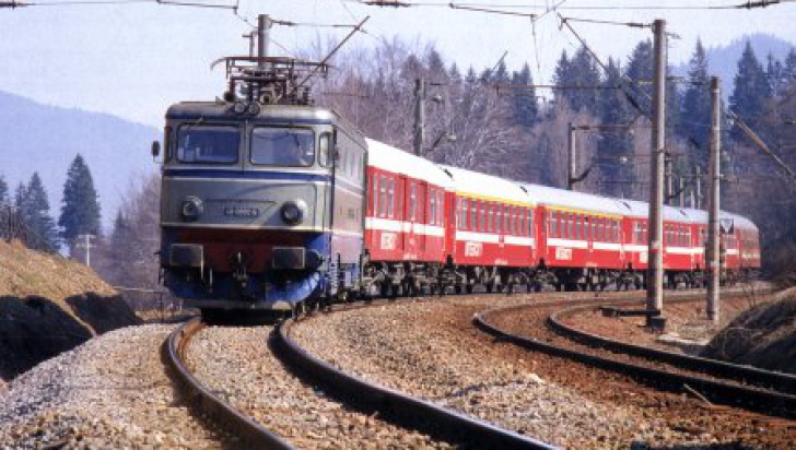 Trenurile nu mai circulă prin Hunedoara. Cetățenii cer rezolvarea problemei