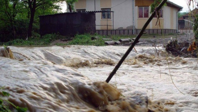 Cod Roşu de inundaţii, p&acirc;nă la ora 12:00