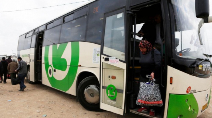 Măsura le interzicea palestinienilor din Cisiordania care lucrează în Israel să se întoarcă acasă în autobuzele cu israelieni 