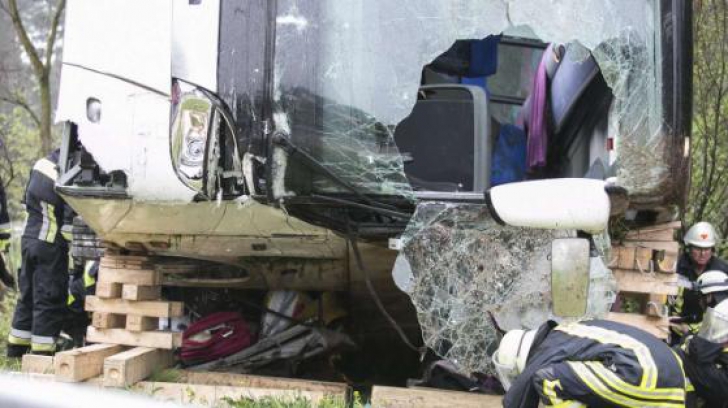Un autocar din România s-a răsturnat în Germania. 11 persoane rănite, trei în stare gravă