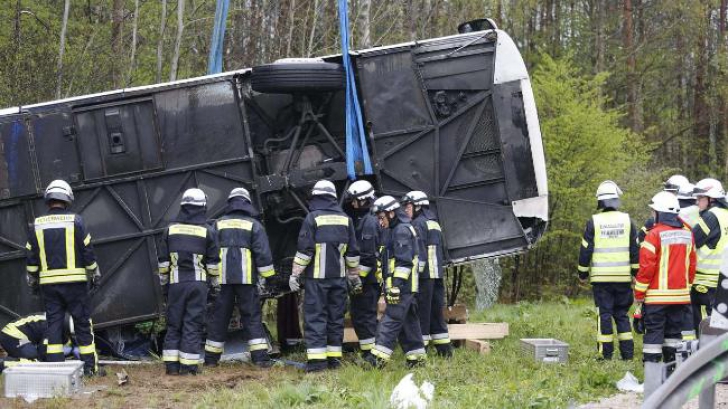 Un autocar din România s-a răsturnat în Germania. 11 persoane rănite, trei în stare gravă