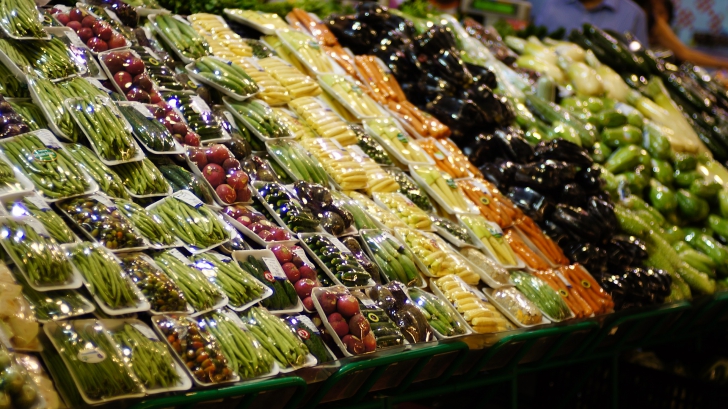 Hypermarketurile ar putea fi obligate să vândă și produse tradiționale românești