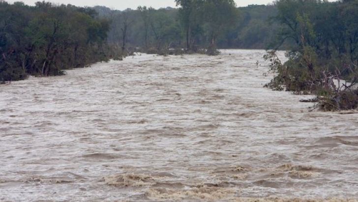 Cod galben de inundaţii în Bacău şi Vrancea