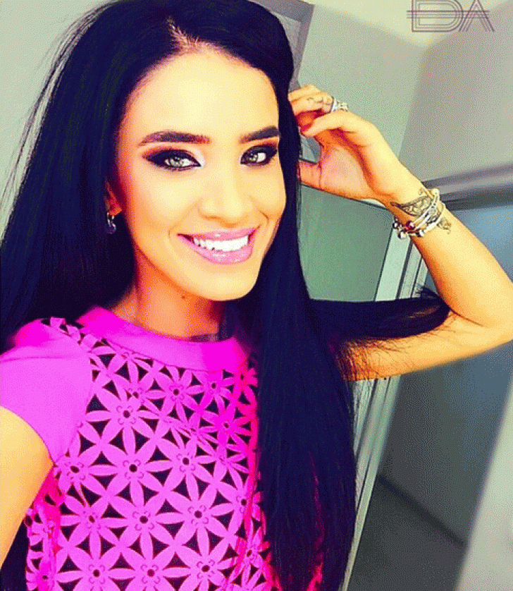 Ce abdomen are Adelina Pestrițu! Merge la sală zilnic ca să arate așa