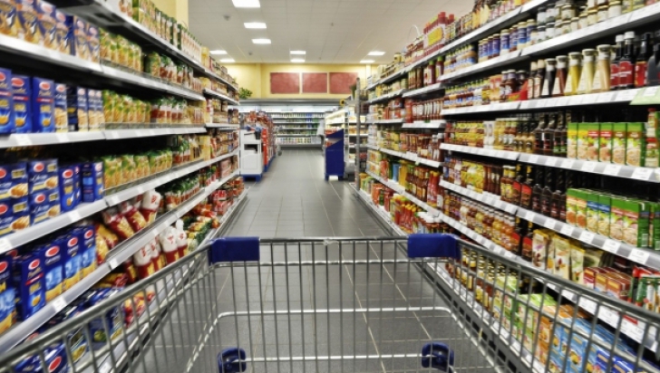 Reducerea TVA la 9 la sută la alimente intră de luni în vigoare 