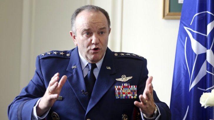 Generalul Philip Breedlove avertizează: Trebuie să luăm în serios amenințările nucleare ale Rusiei