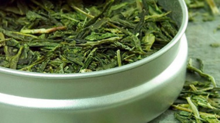 Ceaiul verde: 6 secrete care îţi remodelează silueta
