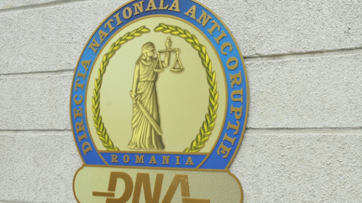 Procuror, din București, prins în flagrant de DNA în timp ce lua mită 2.000 de euro (surse) 