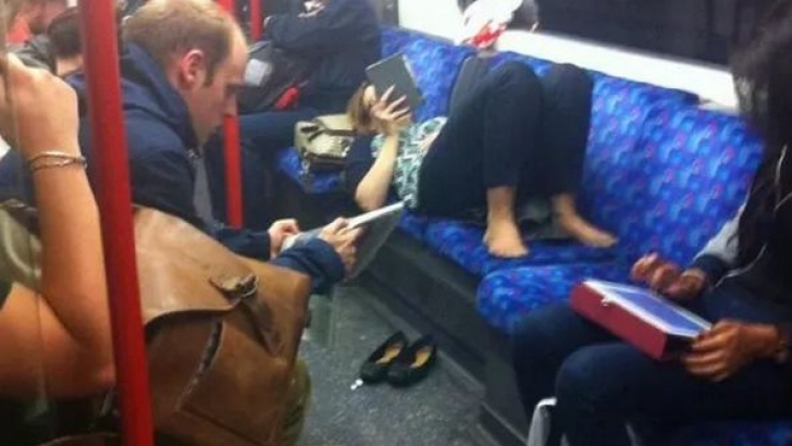 Fotografia care a stârnit furtună pe internet. Ce a făcut femeia în metrou a șocat pe toată lumea