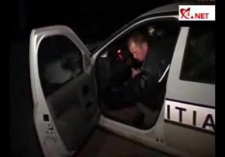 Un polițist "mort de beat" la volanul mașinii de serviciu