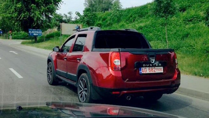 Un nou model de Dacia surprins pe șosele la teste. Cum arată noua mașină