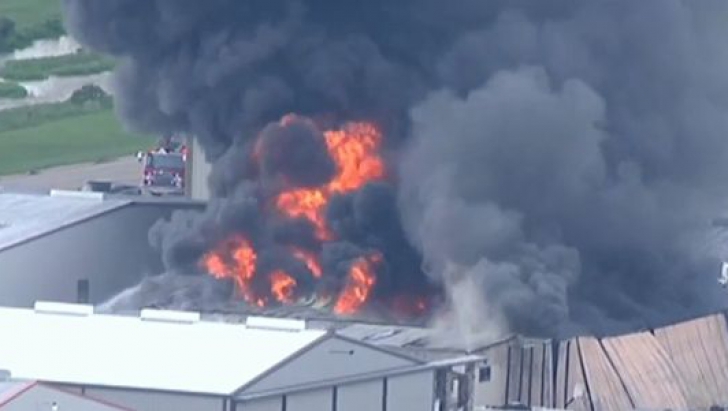 Incendiu de proporţii pe un aeroport din statul american Texas 