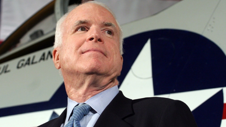 Senatorul american John McCain, numit de Petro Poroșenko în funcția de consilier
