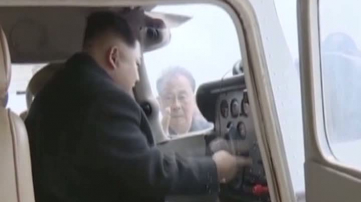 Filmuleţul care face vâlvă în Coreea de Nord: Kim Jong Un a cucerit aerul, la bordul unui avion