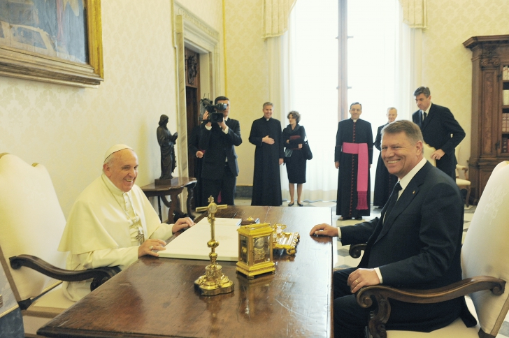 Klaus Iohannis, în audienţă la papa Francisc. Primele imagini / Foto: presidency.ro