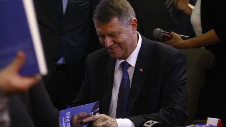 Ce scrie Klaus Iohannis în noua sa carte despre Traian Băsescu