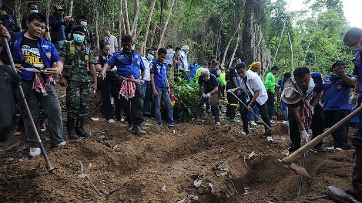 Morminte în care se află rămăşiţele unor imigranţi au fost găsite în jungla malaeziană 