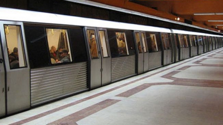 Defecţiune la metrou, în Capitală. Călătorii, blocaţi zeci de minute - traficul a fost reluat