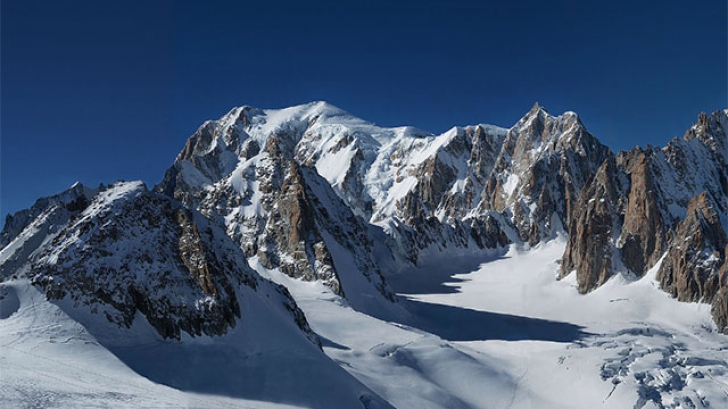 Cea mai mare fotografie din lume: o panoramă a vârfului Mont Blanc, cu o definiţie de 365 gigapixeli