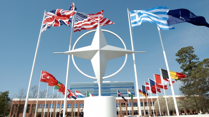 Logoul realizat de un român ar putea deveni emblema noului sediu NATO