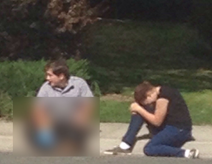 Imaginea bizară a zilei: ce face acest băiat, în timp ce se desparte de iubita sa, aflată în lacrimi
