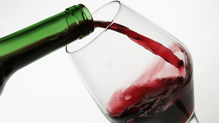 De ce are vinul roşu mai multe beneficii pentru sănătate decât cel alb?