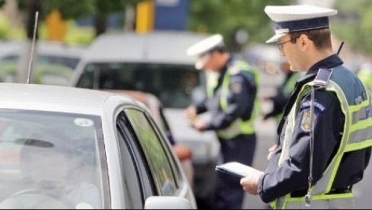 Ce să faci când te opreşte un poliţist în trafic? Mit vs. realitate 