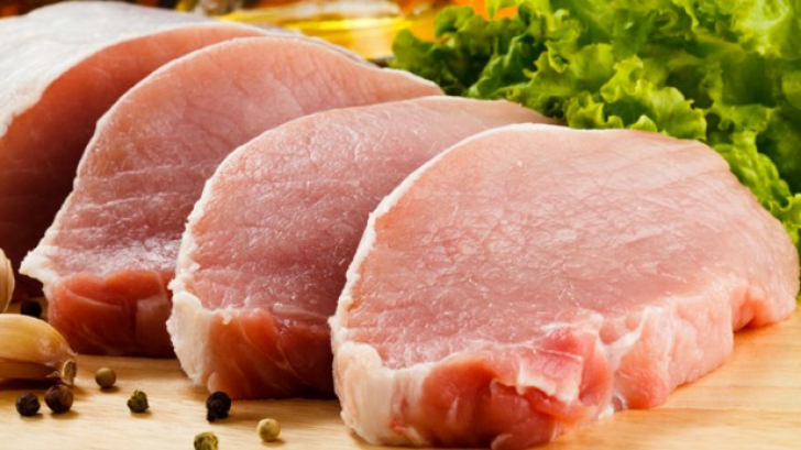 Carnea de porc se scumpește cu 20%. Mielul, ușor mai ieftin decât anul trecut 