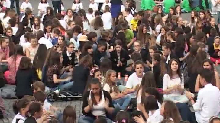 1500 de copii din Cluj au doborât un record mondial, pe melodia din filmul Pitch Perfect