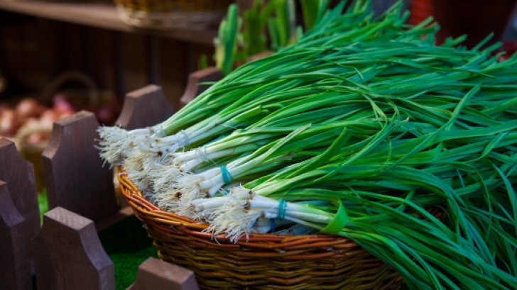 Usturoiul verde: Lucrul neştiut despre această legumă