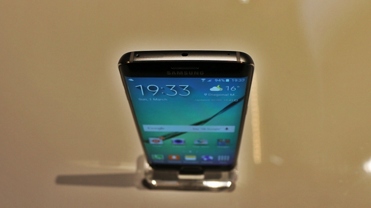 Samsung a înnebunit când a văzut acest telefon! Chinezii chiar n-au pic de jenă!