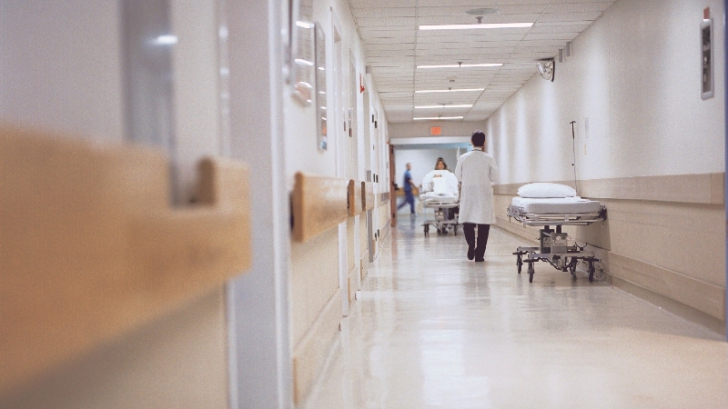 Medicii care vin de acasă cu aparatura medicală: Spitalul nu le pune la dispoziţie nimic