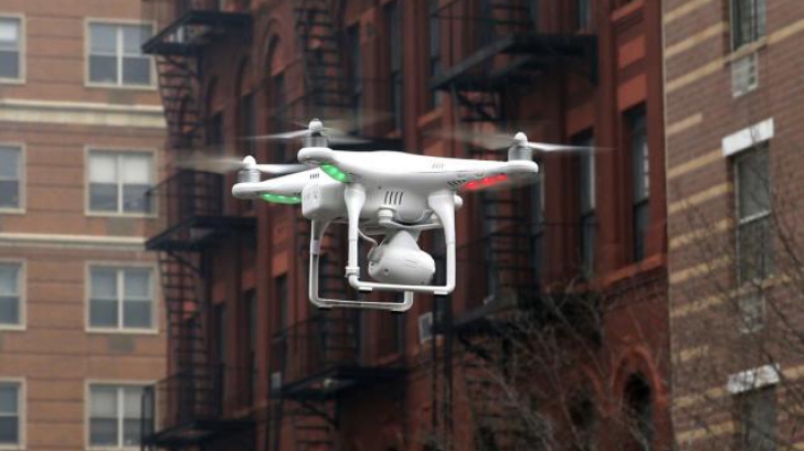 O dronă s-a prăbuşit şi a rănit două persoane la o paradă în SUA
