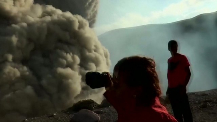 Imagini spectaculoase cu erupţia vulcanului Telica din Nicaragua 