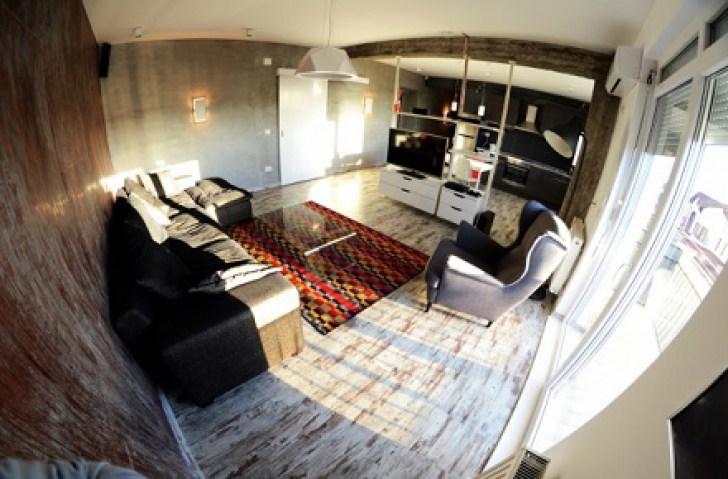 Cum arată casa lui Smiley! Artistul şi-a mobilat casa fix pe stilul său