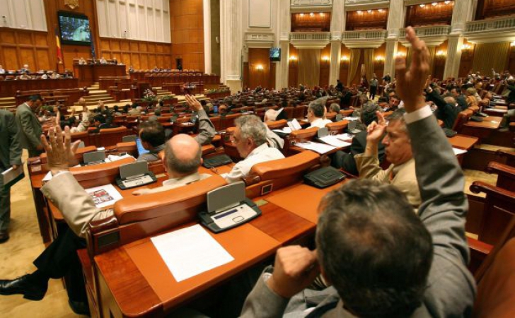 Parlamentul a adoptat stilul tacit de vot