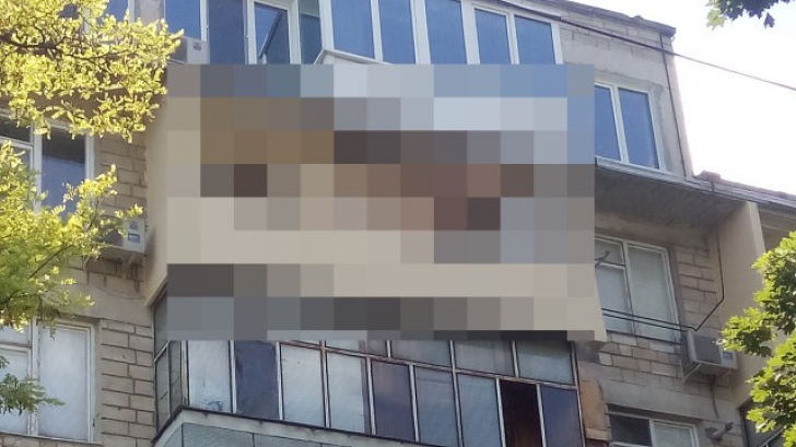 Cum a reuşit un moldovean inventiv să îşi transforme balconul.Toată lumea se miră:"Oraşul minunilor"