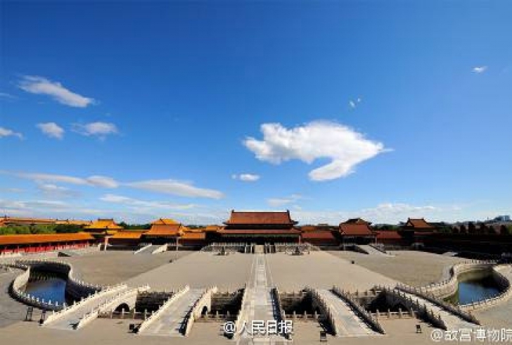 25.000 de oameni din China s-au strâns pentru a face o poză cu cerul senin. Care este motivul