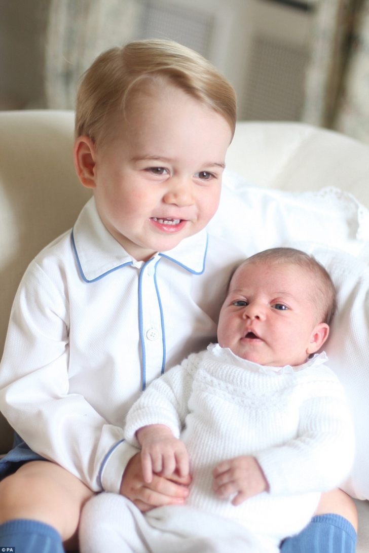 Prinţesa Charlotte şi Prinţul George, fotografiaţi de mama lor, Ducesa de Cambridge