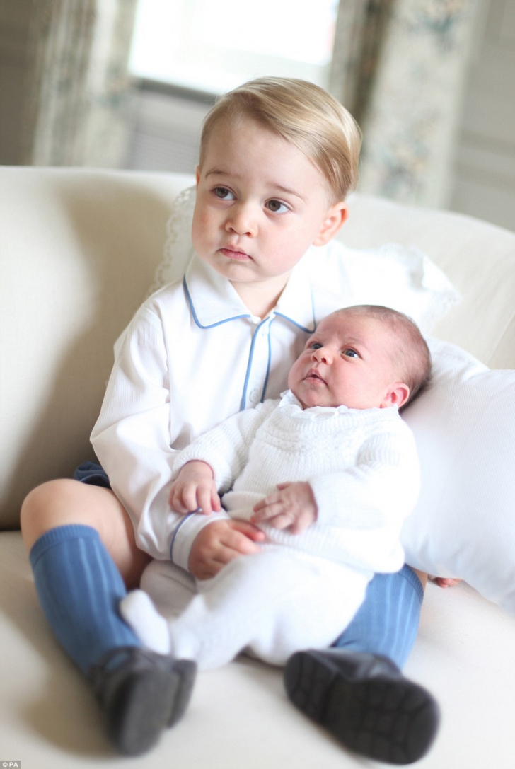 Prinţesa Charlotte şi Prinţul George, fotografiaţi de mama lor, Ducesa de Cambridge