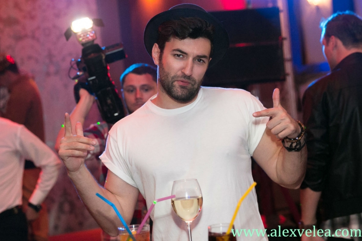 Cum arată casa lui Smiley! Artistul şi-a mobilat casa fix pe stilul său