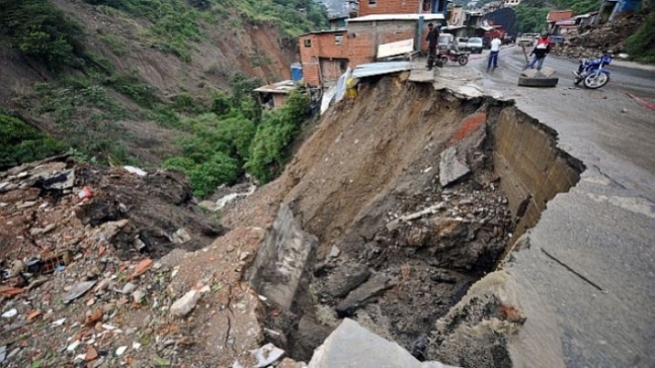 O nouă catastrofă în Nepal: cel puțin 21 de morți, în urma unei alunecări de teren