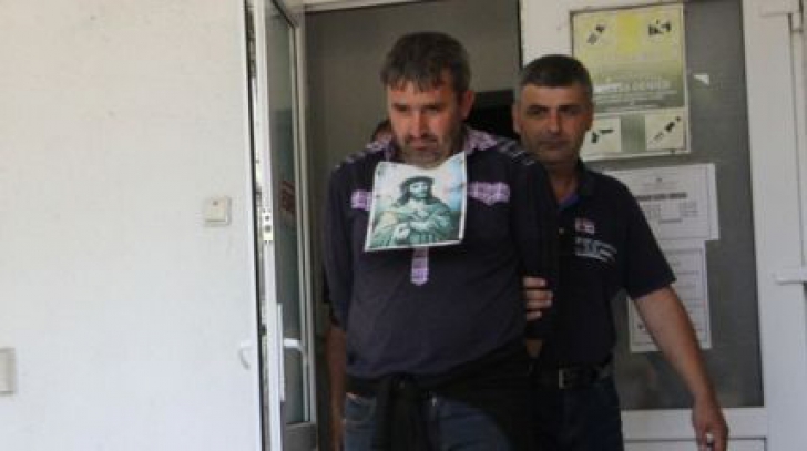 Mărturia bărbatului care a profanat mormântul lui Arsenie Boca: Sfântul mi-a spus să îl dezgrop 