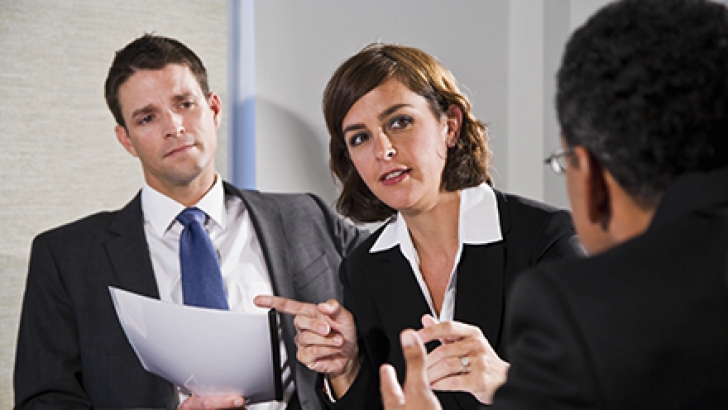 10 trucuri psihologice prin care ii poti influenta pe ceilalti