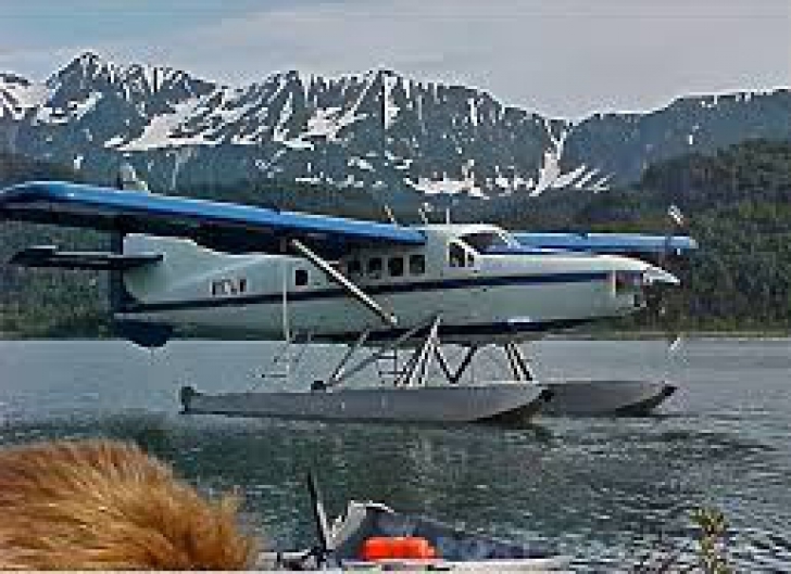 Un avion de mici dimensiuni, cu nouă pasageri la bord, s-a prăbuşit în Alaska