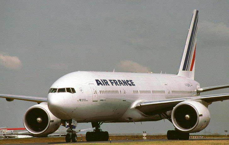 Un Boeing 777 Air France a aterizat de urgenţă, din cauza unei probleme la motor