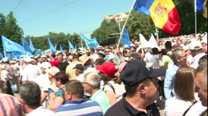 Continuă protestele de amploare de la Chişinău